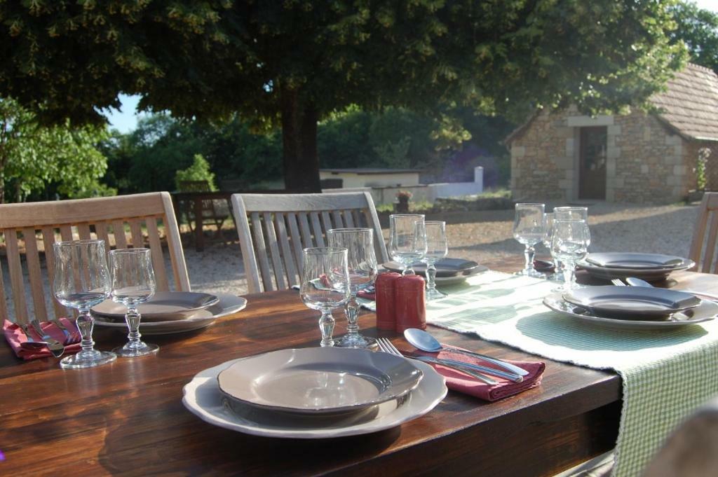 Chambres Et Table D'Hotes La Panacee Cuzance Dış mekan fotoğraf